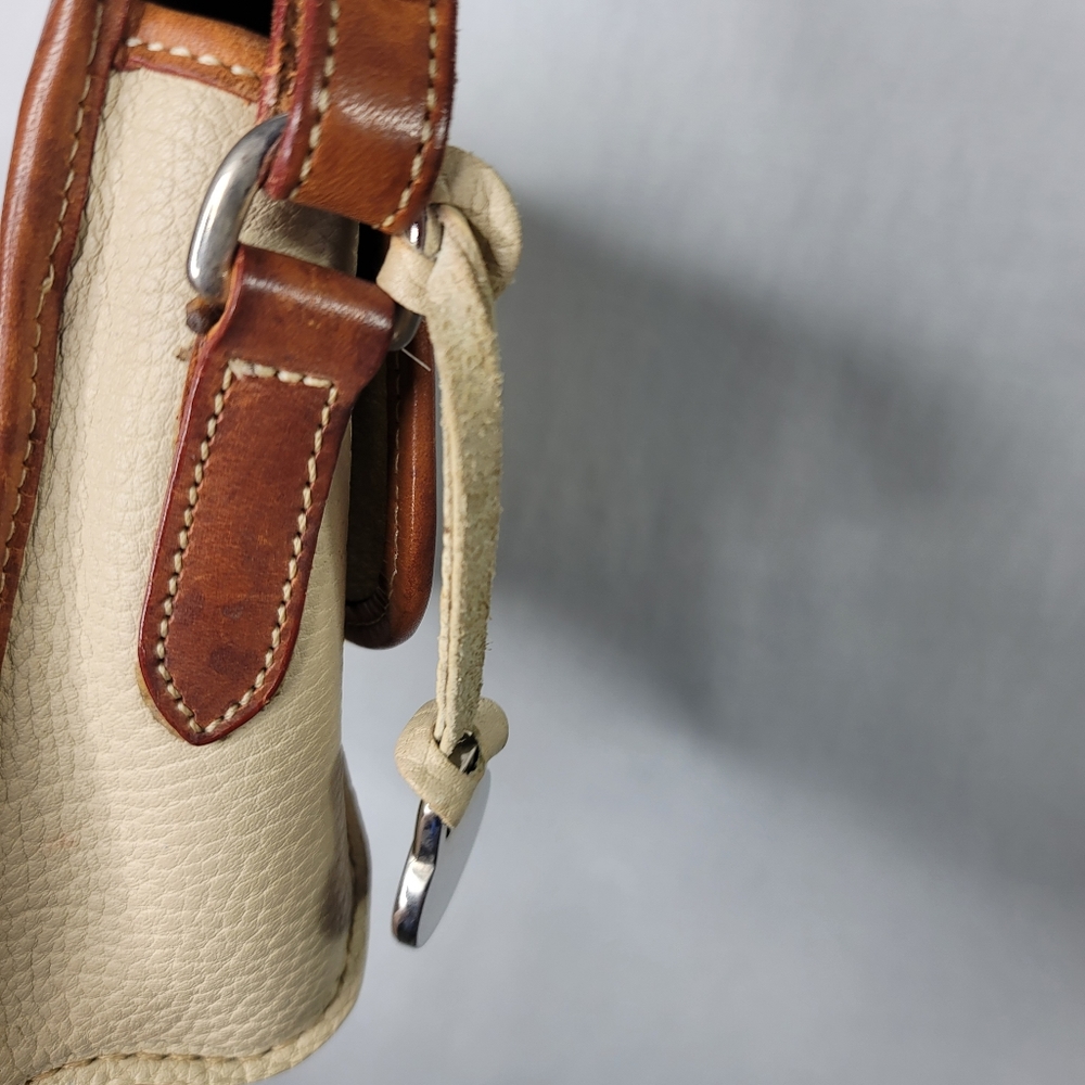 Vintage Dooney East West flap cream shoulder bag - Picture 10 of 15